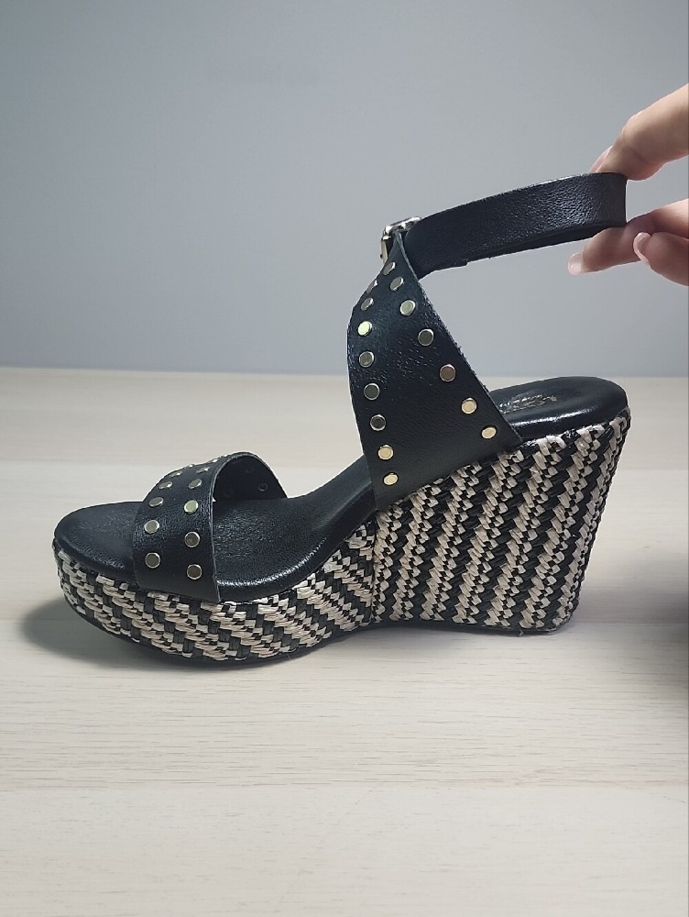 LOTTINI Made in Italy leather studded wedges sandals - Picture 5 of 14